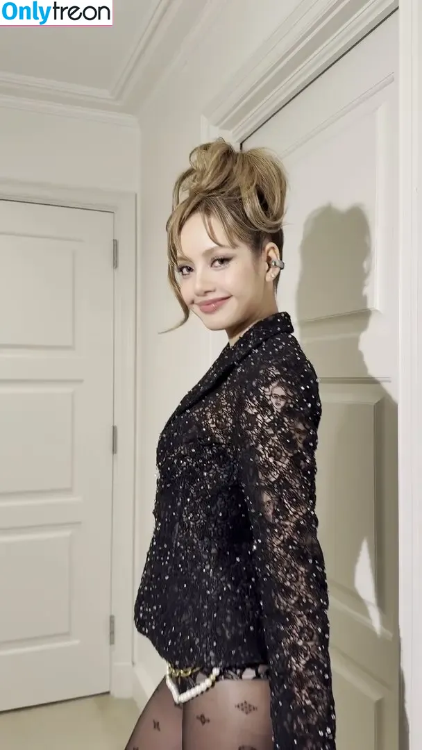 Lisa Blackpink nude photo #2173 (Lisa Blackpink)