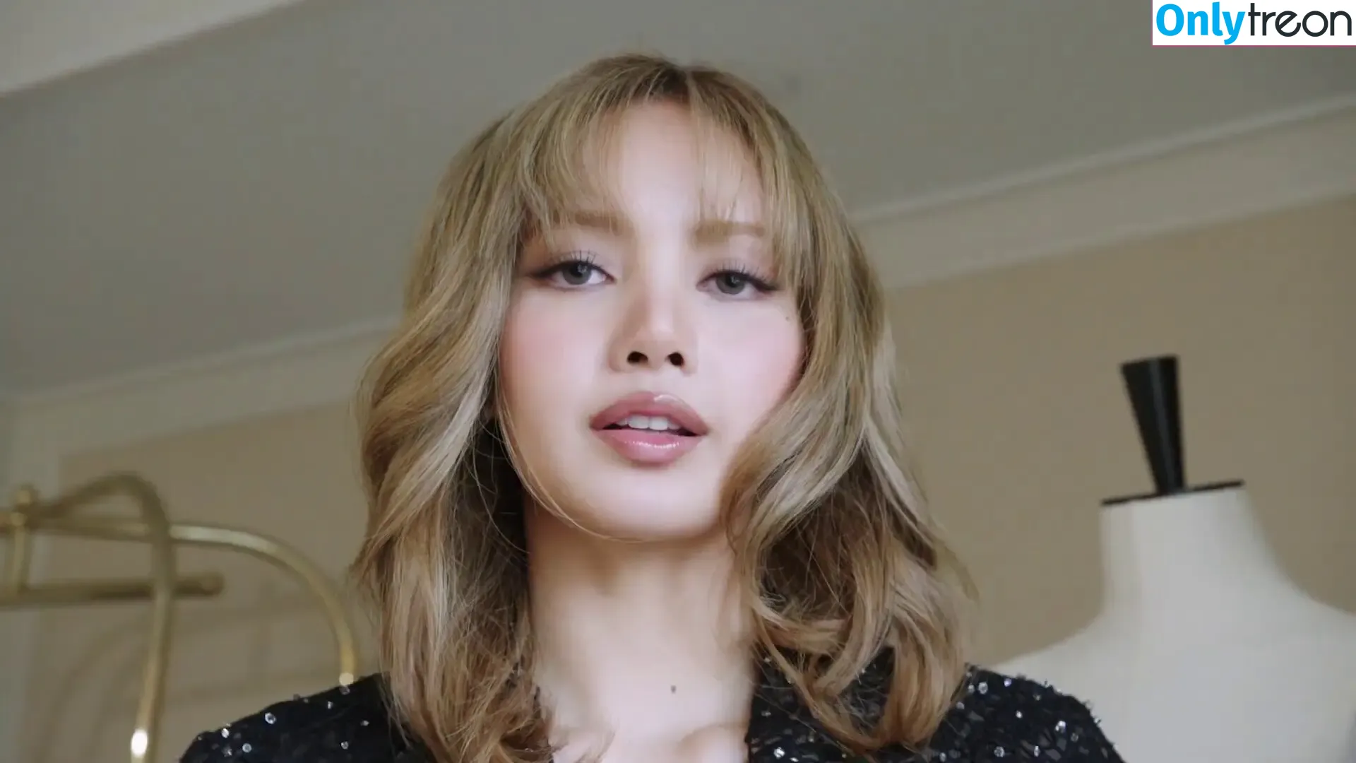 Lisa Blackpink nude photo #2211 (Lisa Blackpink)