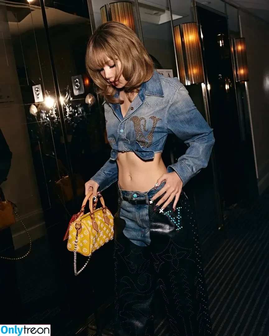 Lisa Blackpink nude photo #2220 (Lisa Blackpink)
