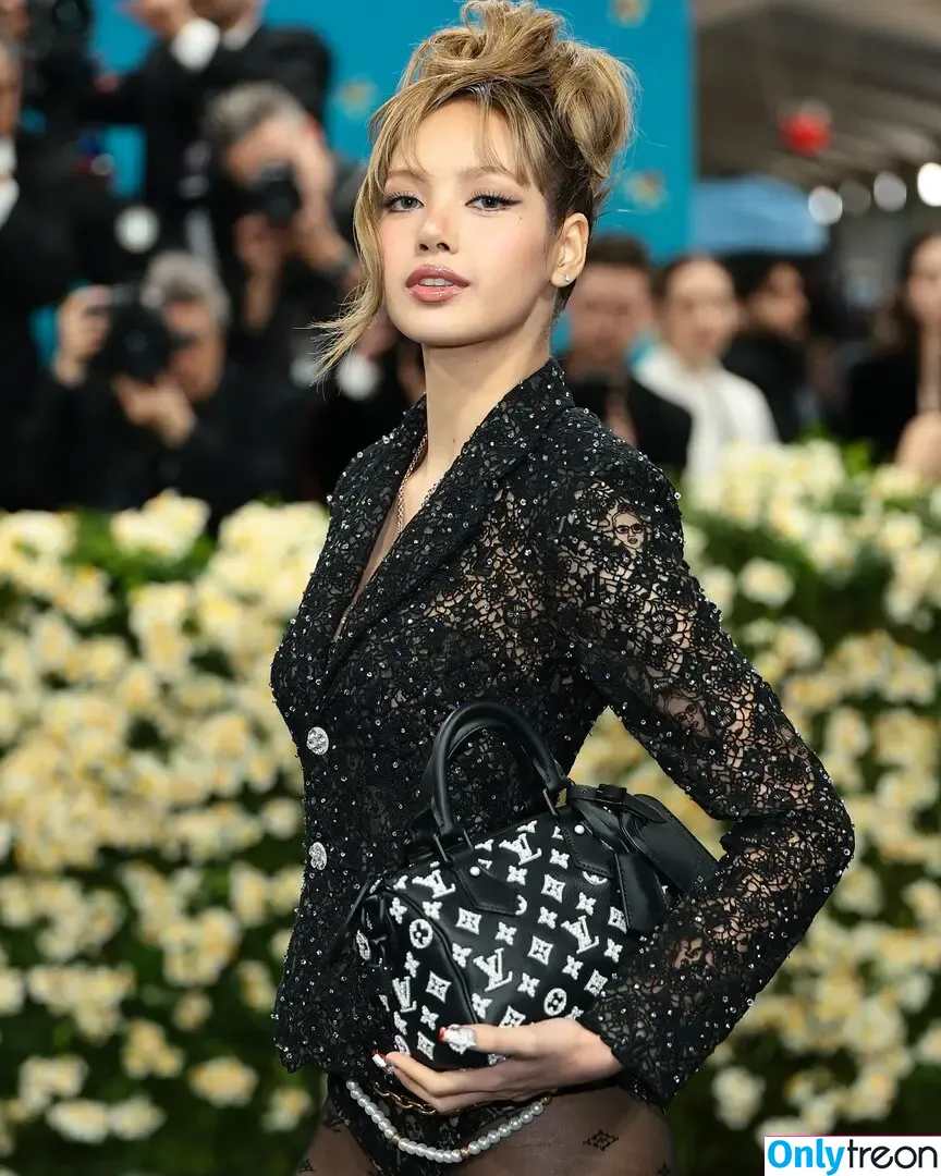 Lisa Blackpink nude photo #2222 (Lisa Blackpink)