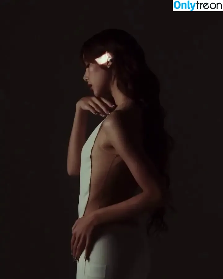 Lisa Blackpink nude photo #2256 (Lisa Blackpink)