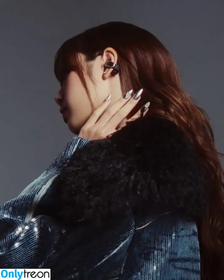 Lisa Blackpink nude photo #2272 (Lisa Blackpink)