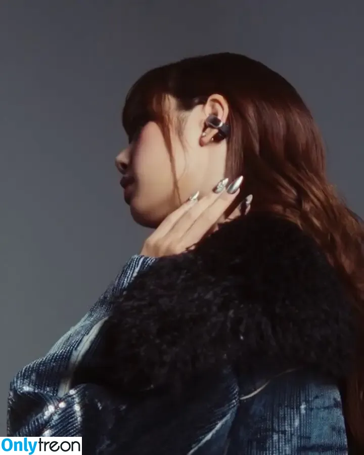 Lisa Blackpink nude photo #2273 (Lisa Blackpink)