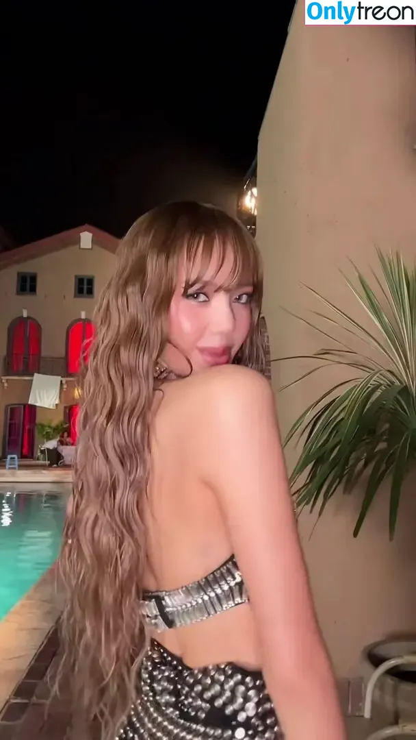 Lisa Blackpink nude photo #2342 (Lisa Blackpink)