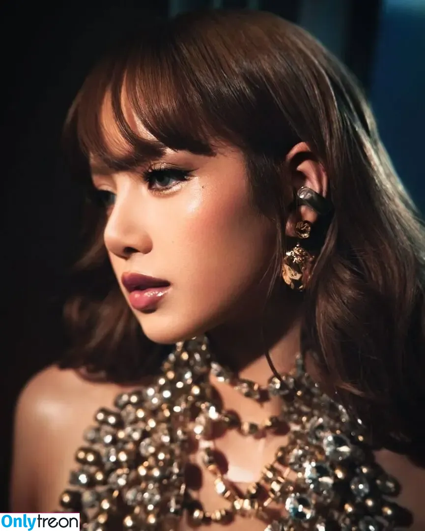 Lisa Blackpink nude photo #2372 (Lisa Blackpink)