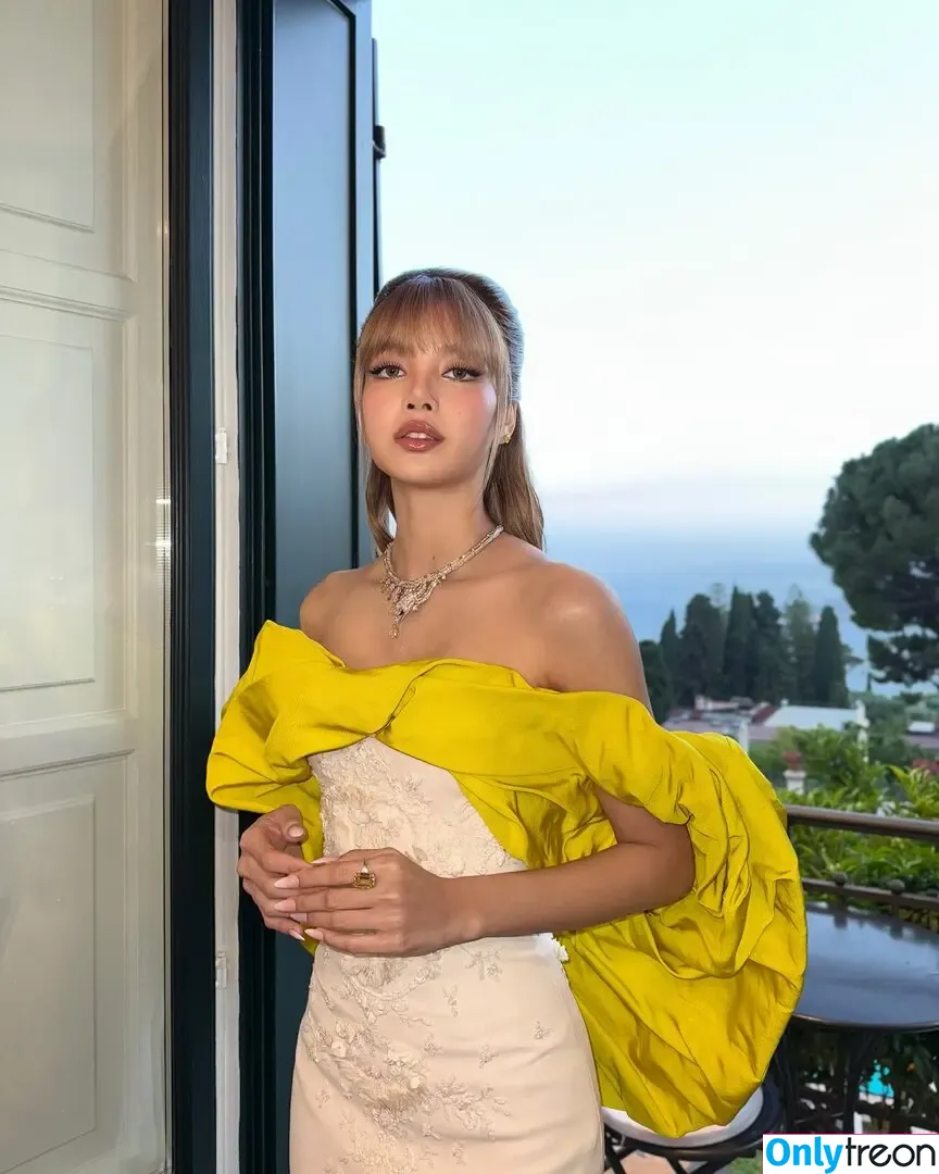 Lisa Blackpink nude photo #2404 (Lisa Blackpink)