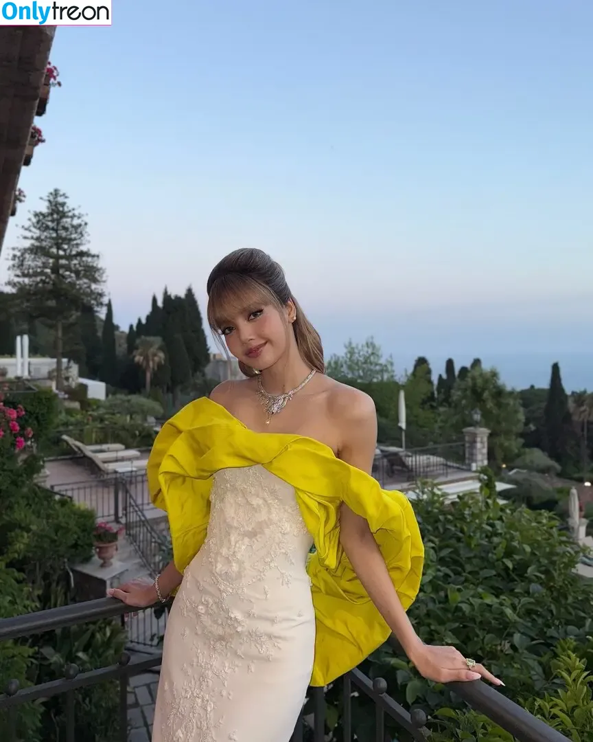 Lisa Blackpink nude photo #2411 (Lisa Blackpink)