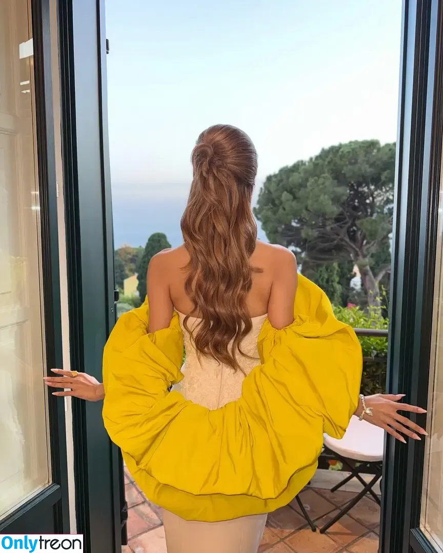 Lisa Blackpink голая photo #2412 (Lisa Blackpink)