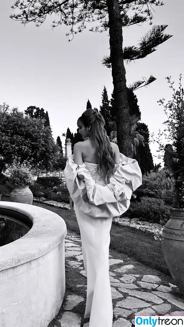 Lisa Blackpink nude photo #2415 (Lisa Blackpink)