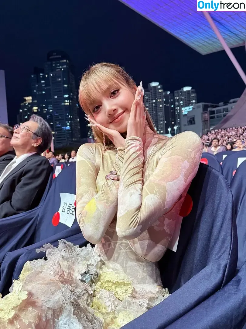 Lisa Blackpink nude photo #2925 (Lisa Blackpink)