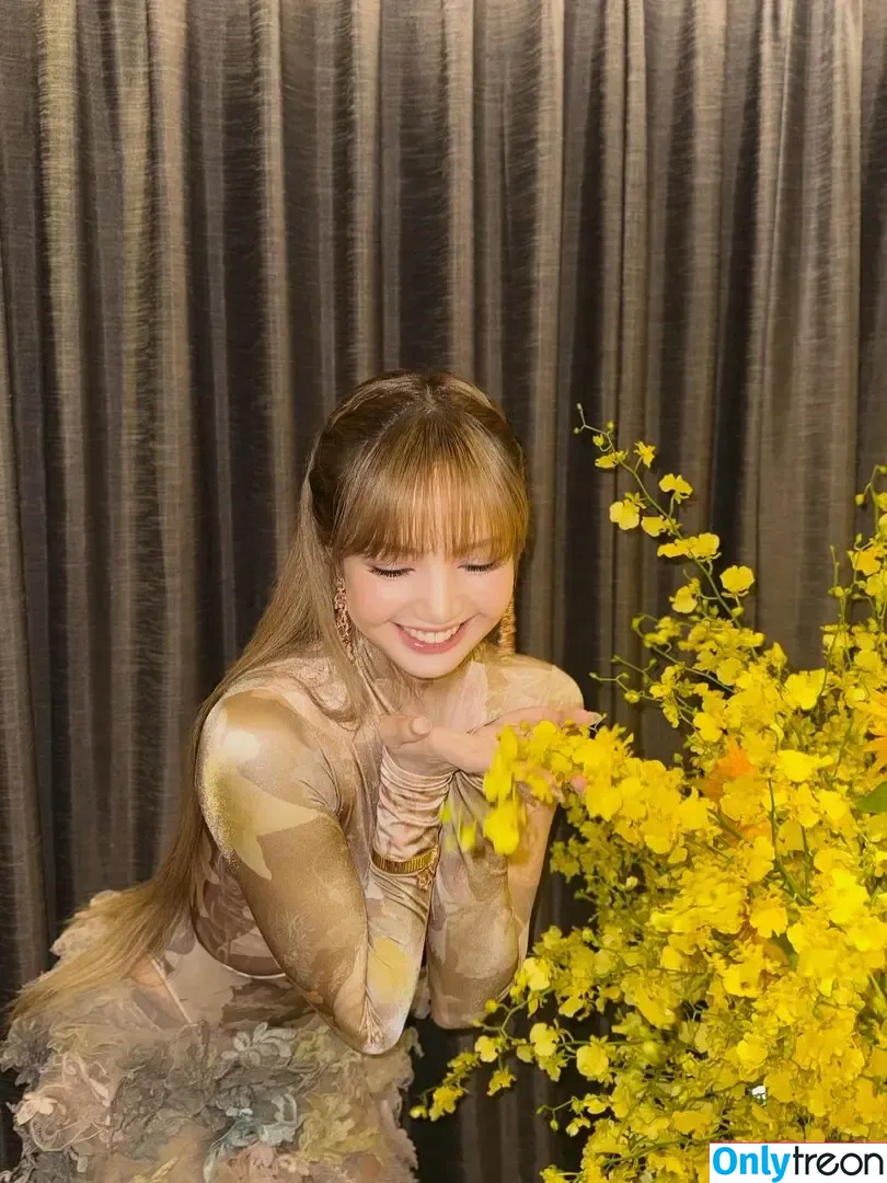 Lisa Blackpink nude photo #2926 (Lisa Blackpink)