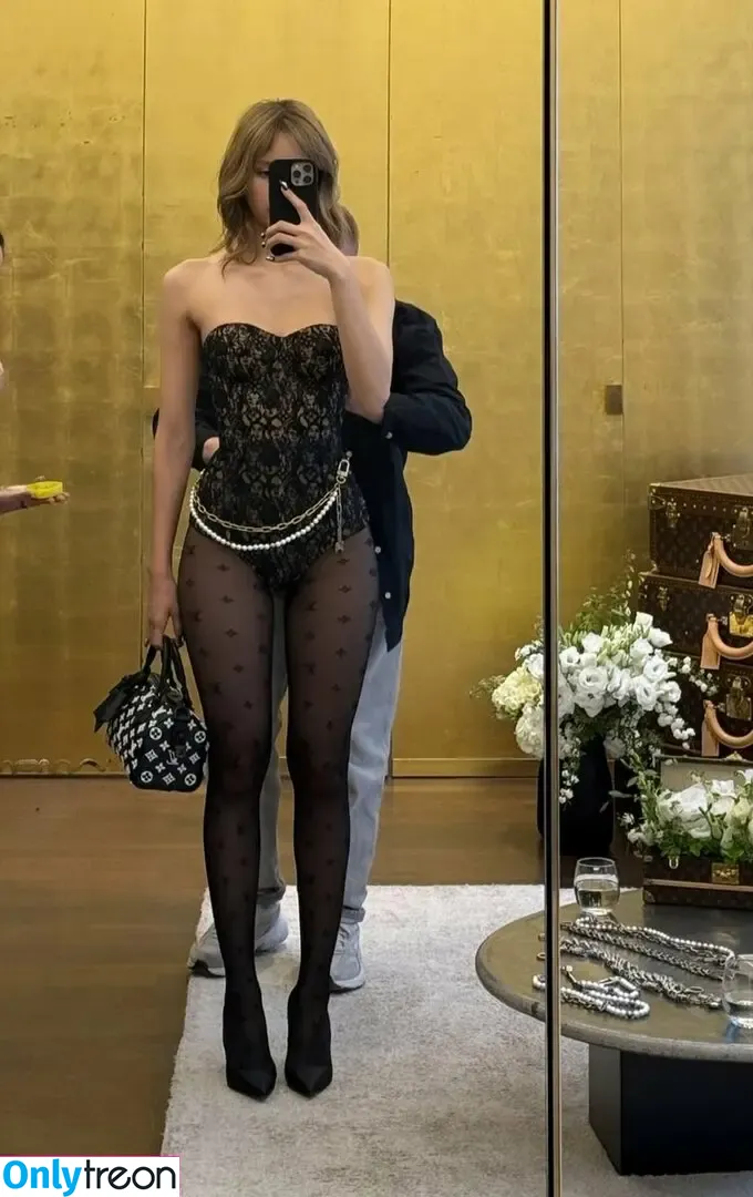 Lisa Blackpink nude photo #2962 (Lisa Blackpink)