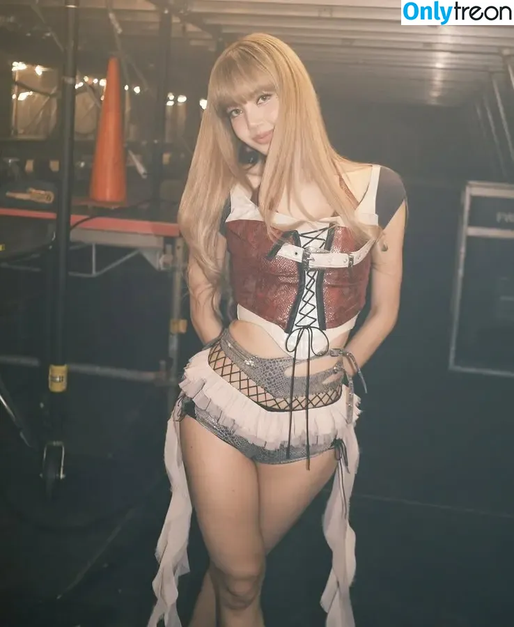 Lisa Blackpink nude photo #2968 (Lisa Blackpink)