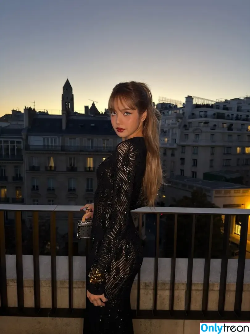 Lisa Blackpink nude photo #2970 (Lisa Blackpink)
