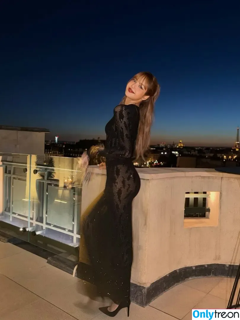 Lisa Blackpink nude photo #2974 (Lisa Blackpink)