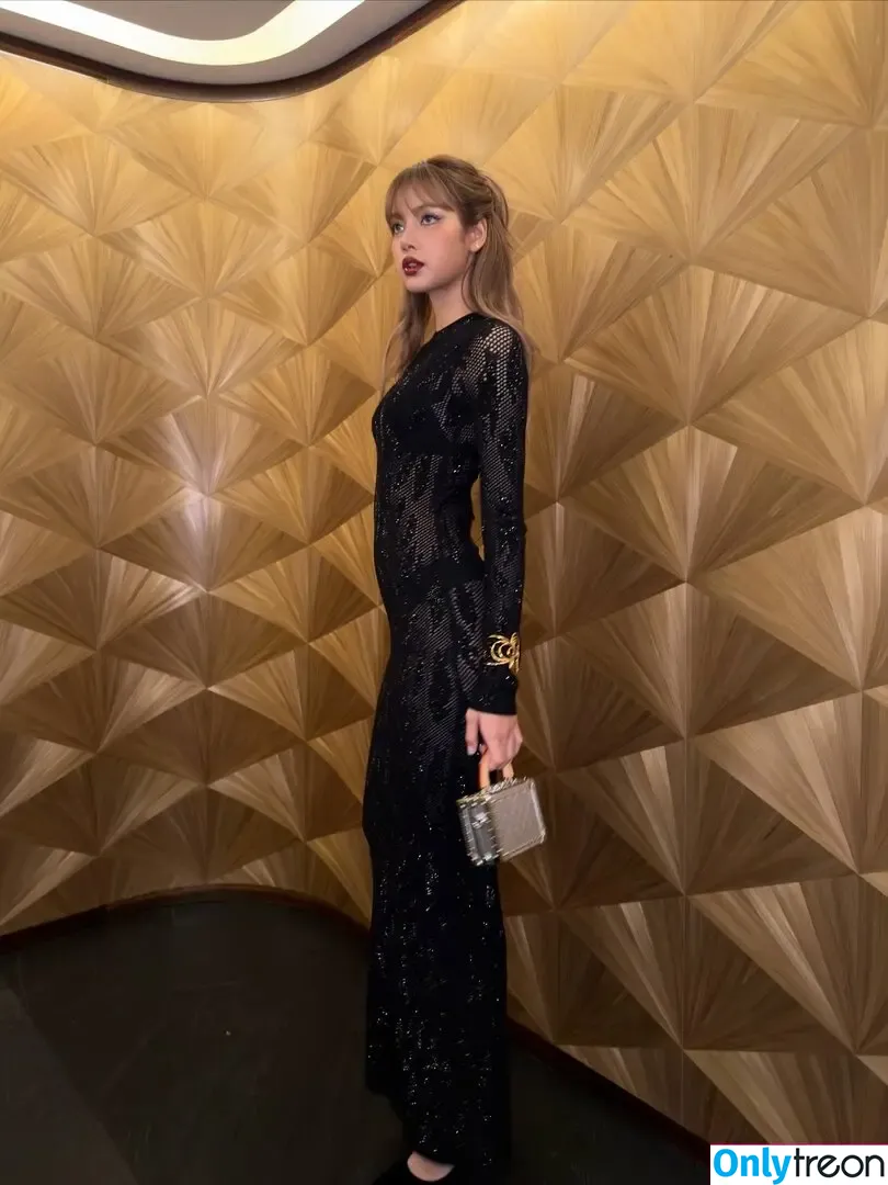 Lisa Blackpink nude photo #2975 (Lisa Blackpink)