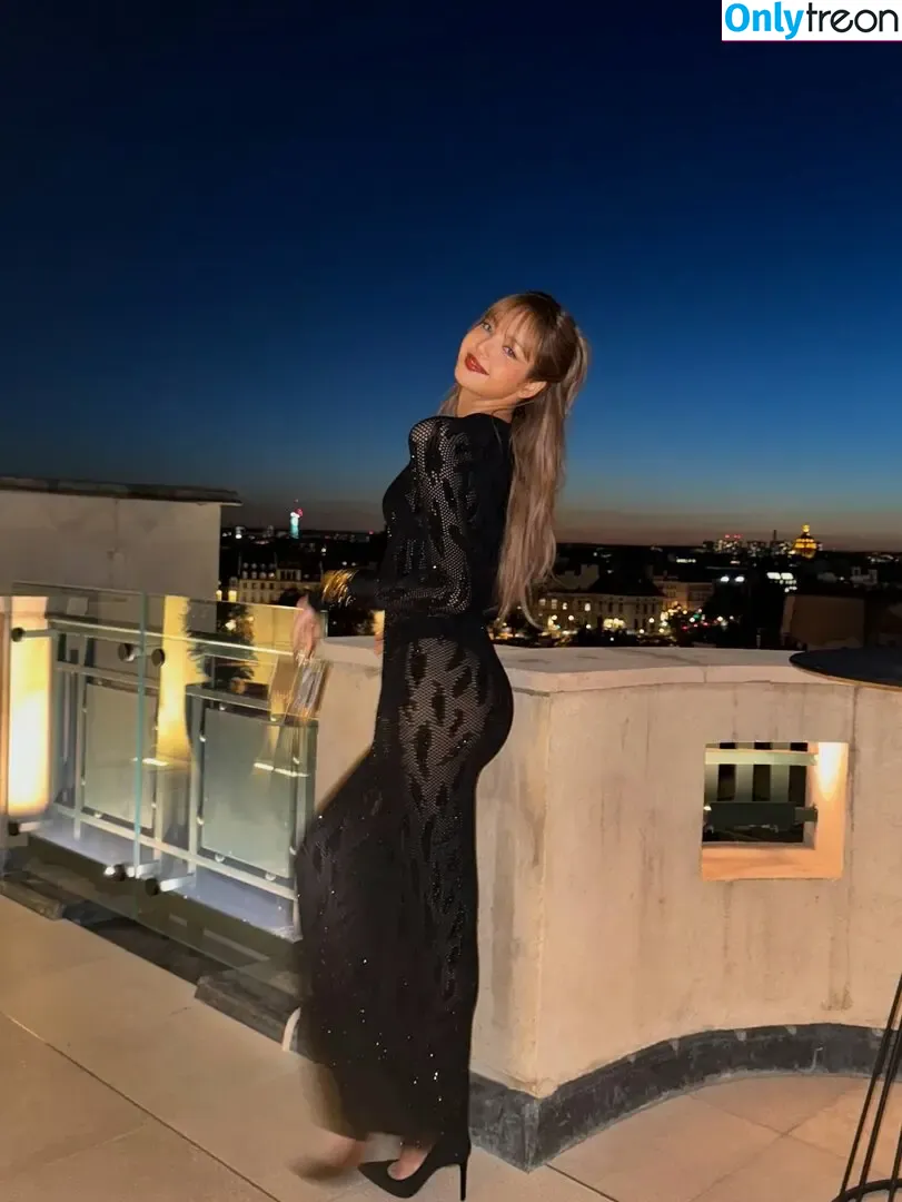 Lisa Blackpink nude photo #3011 (Lisa Blackpink)