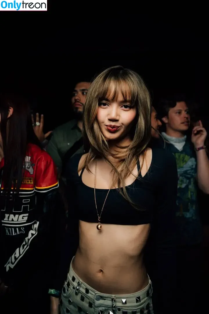 Lisa Blackpink nude photo #3028 (Lisa Blackpink)