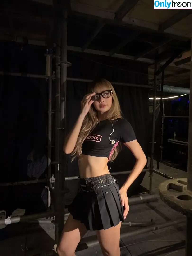 Lisa Blackpink nude photo #3044 (Lisa Blackpink)