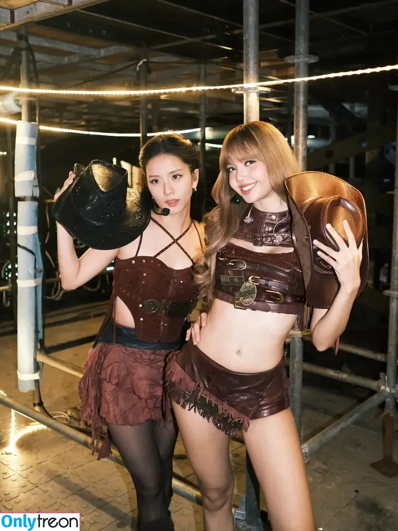 Lisa Blackpink nude photo #3055 (Lisa Blackpink)