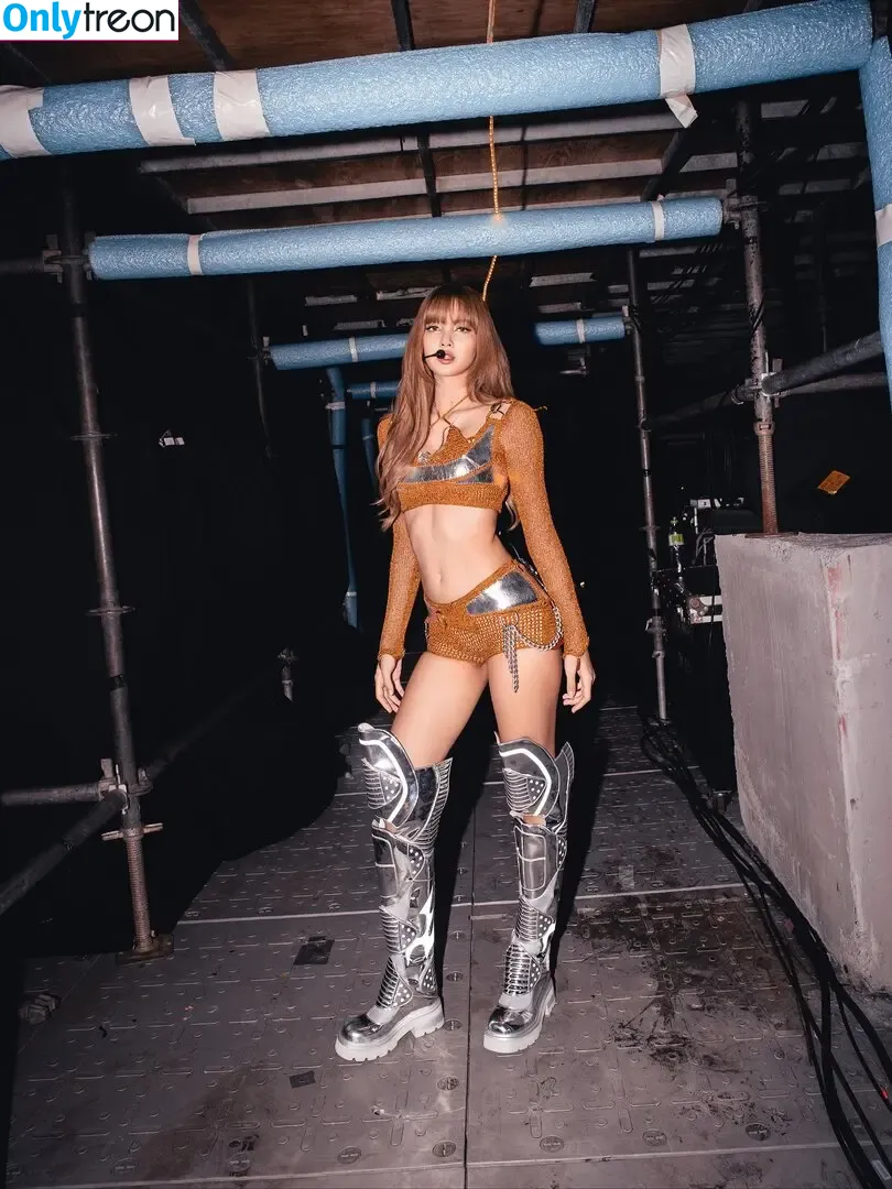 Lisa Blackpink nude photo #3056 (Lisa Blackpink)