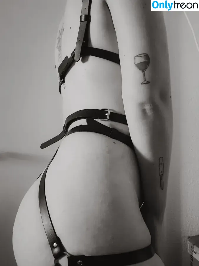 Lisa Kreher голая photo #0019 (clairelunaire / clairelunaire99 / sureenoughkrehativ)