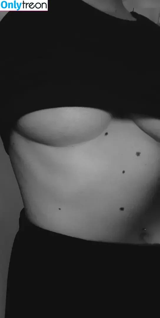 Lisa Kreher nude photo #0023 (clairelunaire / clairelunaire99 / sureenoughkrehativ)