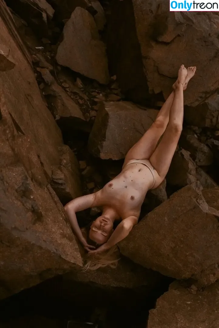 Lisa Kreher nude photo #0028 (clairelunaire / clairelunaire99 / sureenoughkrehativ)