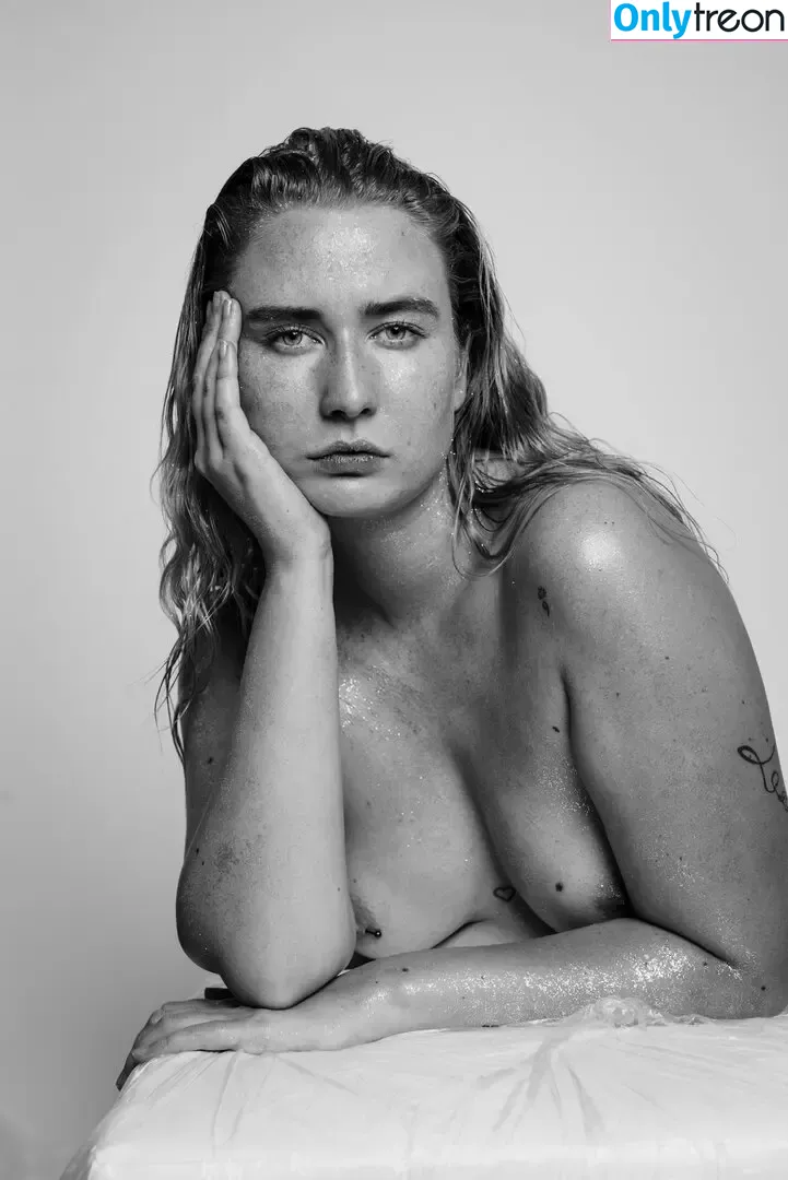 Lisa Kreher nude photo #0038 (clairelunaire / clairelunaire99 / sureenoughkrehativ)
