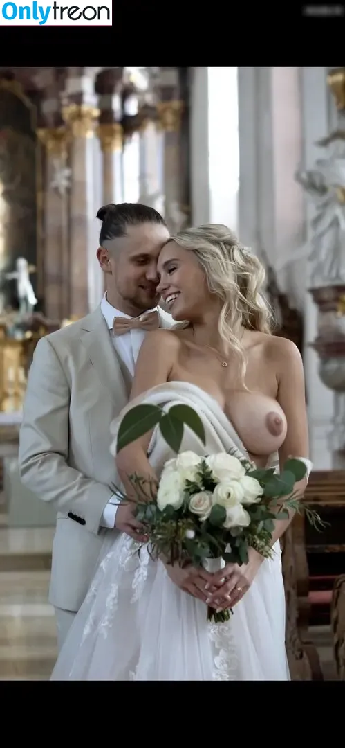 Lisa Mantler (Lisa&Lena) nude photo #0023 (lisa)
