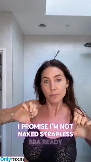 Lisa Snowdon / lisa_snowdon nude photo #0387