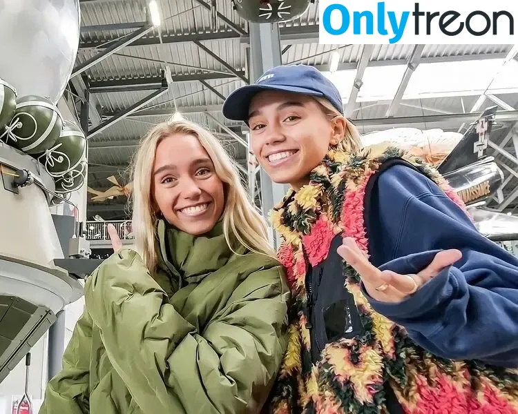 Lisa und Lena голая photo #0002 (lisaandlena)