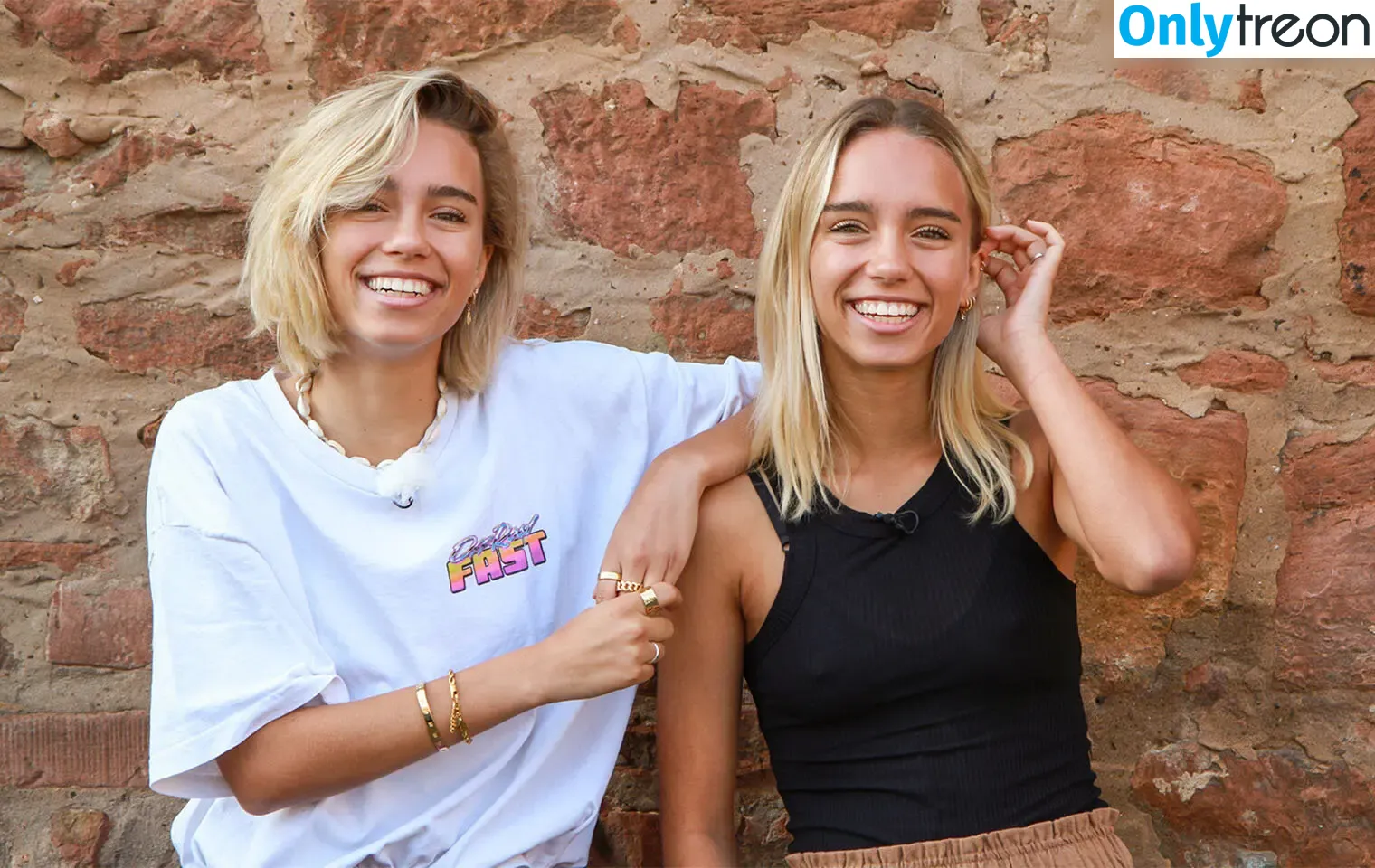 Lisa und Lena голая photo #0005 (lisaandlena)