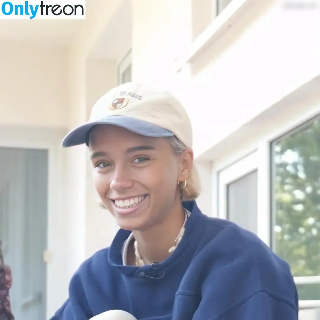 Lisa und Lena голая photo #0011 (lisaandlena)