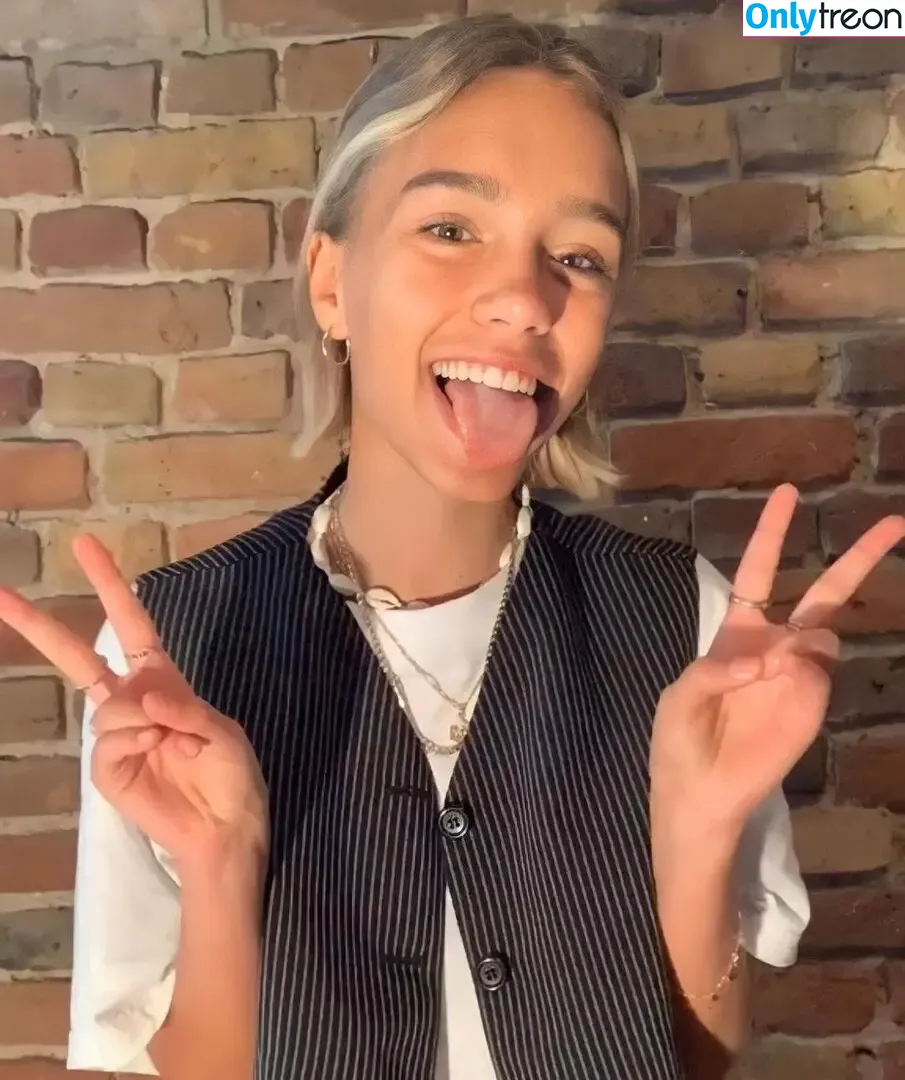 Lisa und Lena голая photo #0015 (lisaandlena)