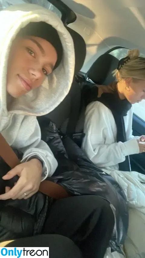 Lisa und Lena голая photo #0044 (lisaandlena)