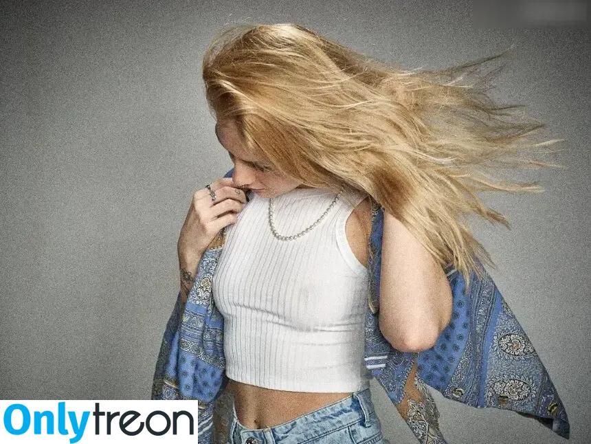 Lisaxptc nude photo #0008 (Lisaxptc)