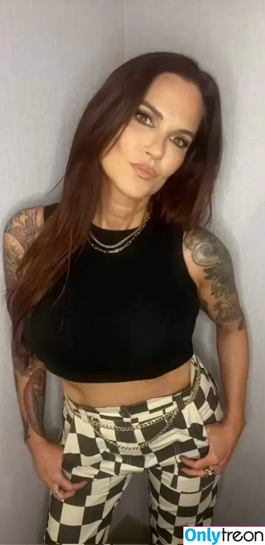 Lita nude photo #0061 (amydumas / machetegirl)