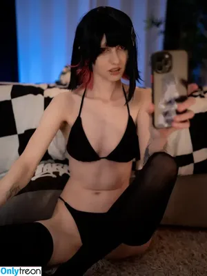 little_emo_kitten / daddys_emo_girl nude photo #2832