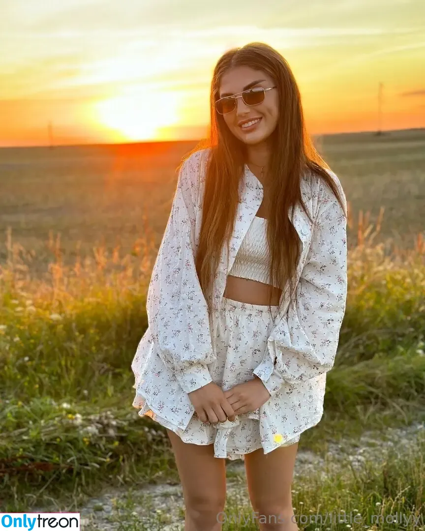 little_mollyy голая photo #0014 (little_molly__)