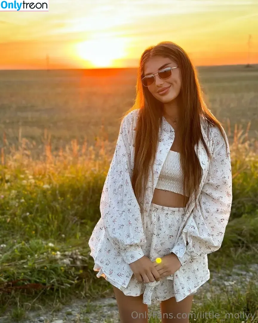 little_mollyy голая photo #0015 (little_molly__)