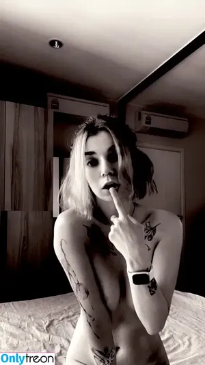 Little Satana / little.satana / s.satana_666 / tomnaya_satana nude photo #0019