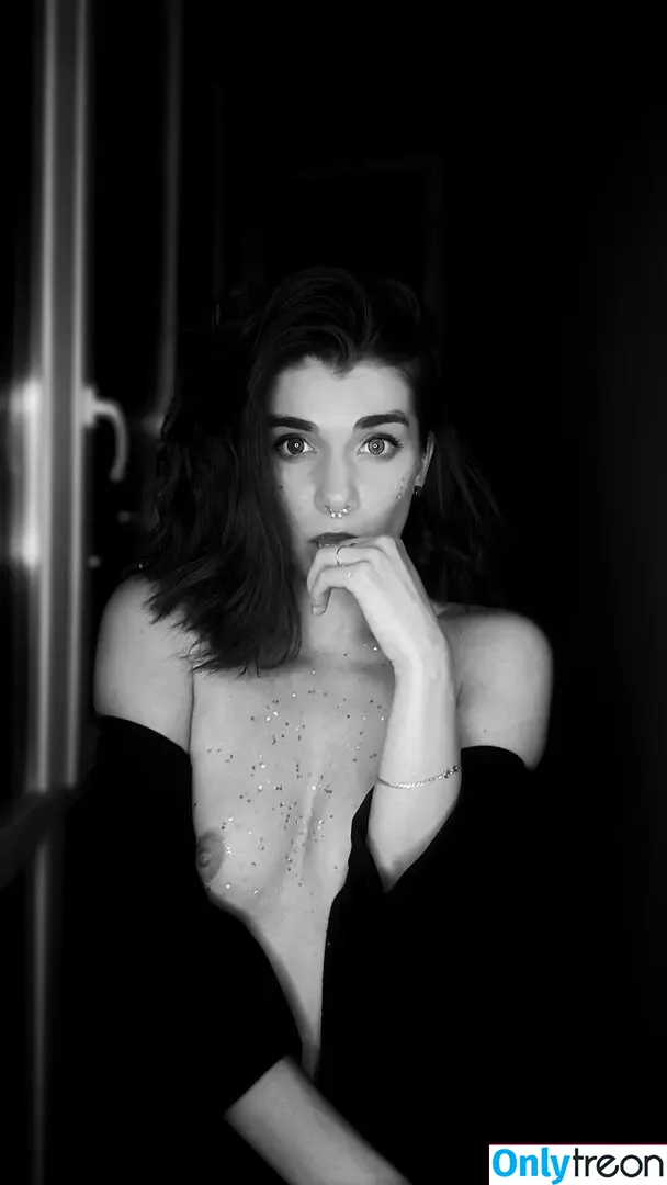 Little Satana nude photo #0021 (little.satana / s.satana_666 / tomnaya_satana)