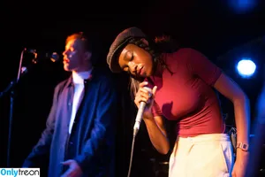 Little Simz / littlesimz nude photo #0014