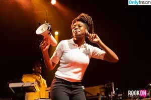 Little Simz / littlesimz nude photo #0018