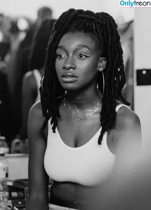 Little Simz / littlesimz nude photo #0023