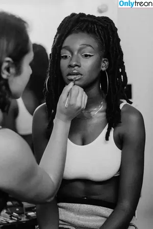 Little Simz / littlesimz nude photo #0024