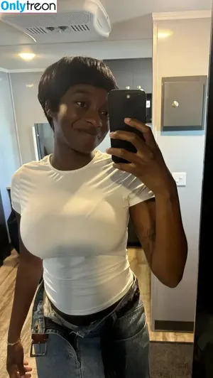 Little Simz / littlesimz nude photo #0025