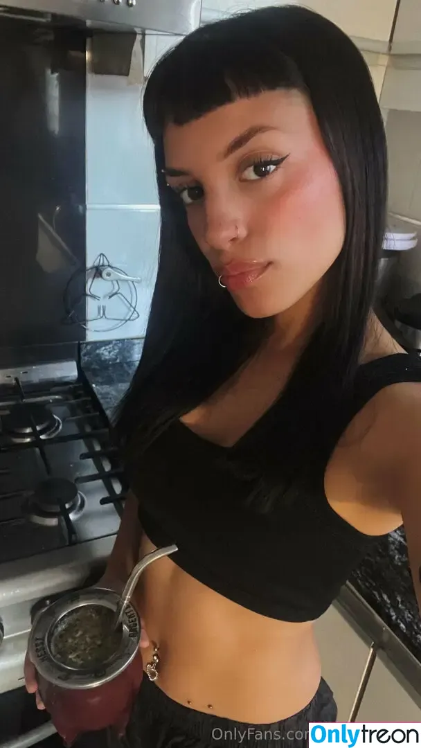 littlebabigirl nude photo #0001 (littlebabigirl)