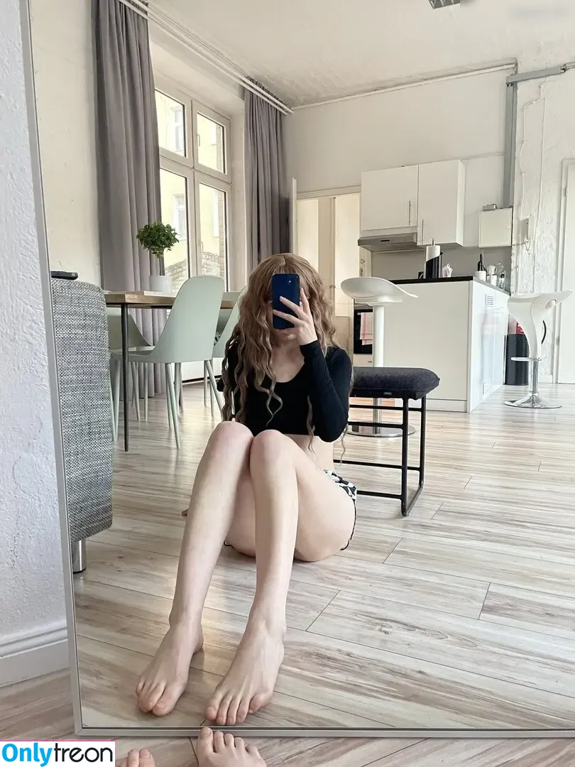 littledaisy nude photo #0082 (cutelittledaisy / littledaisyphoto)